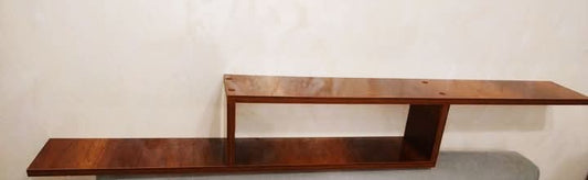 meuble TV Suspendu Mural – Design Moderne et Gain de Place    خزانة تلفاز معلقة على الحائط – تصميم عصري وتوفير للمساحة