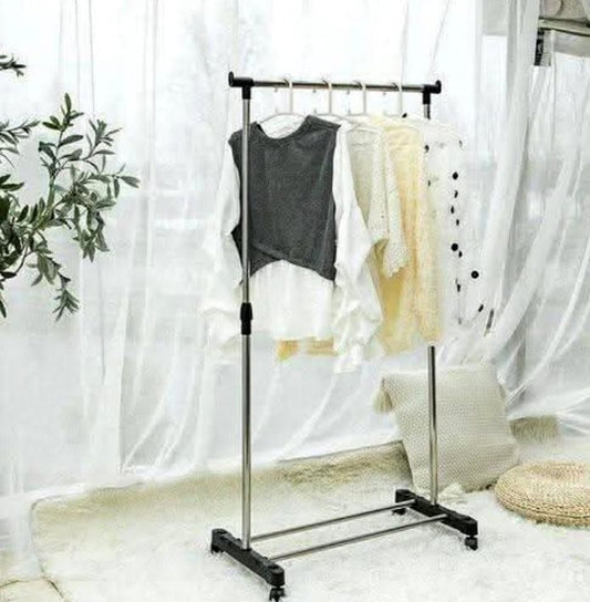 Porte-vêtements Pratique et Élégant     حامل ملابس عملي وأنيق