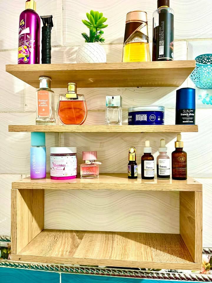 Étagère Murale Flottante pour Salle de Bain – Élégance et Fonctionnalité     ف جداري عائم للحمام – أناقة وعملية