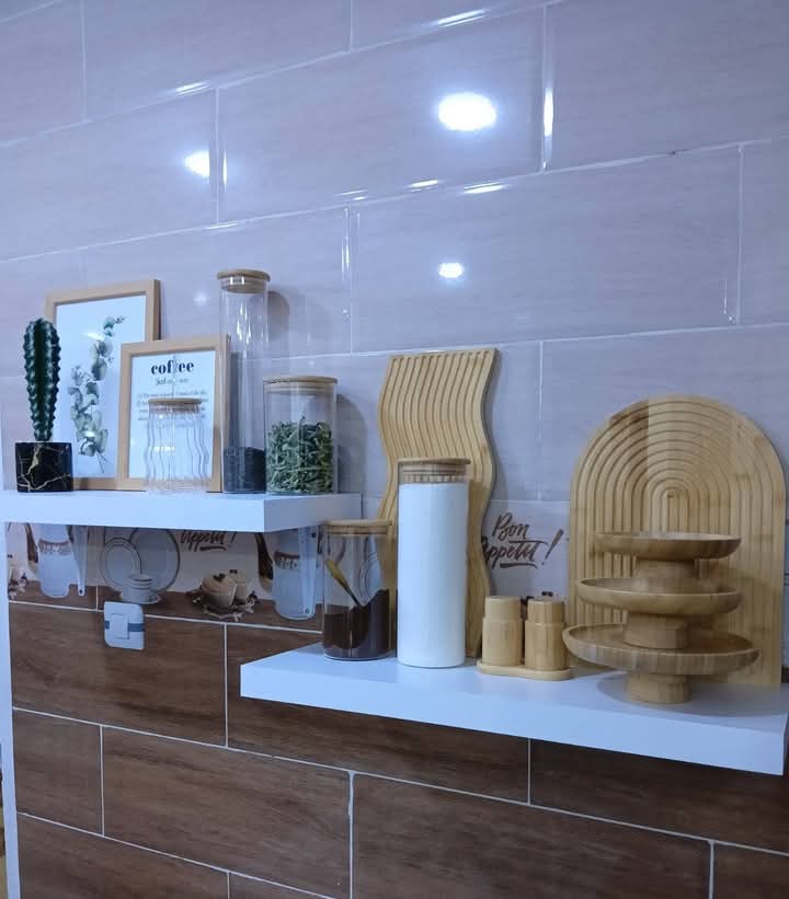 Étagère d’Aménagement de Douche – Pratique et Résistante      ف ترتيب الحمام – عملي ومقاوم للرطوبة