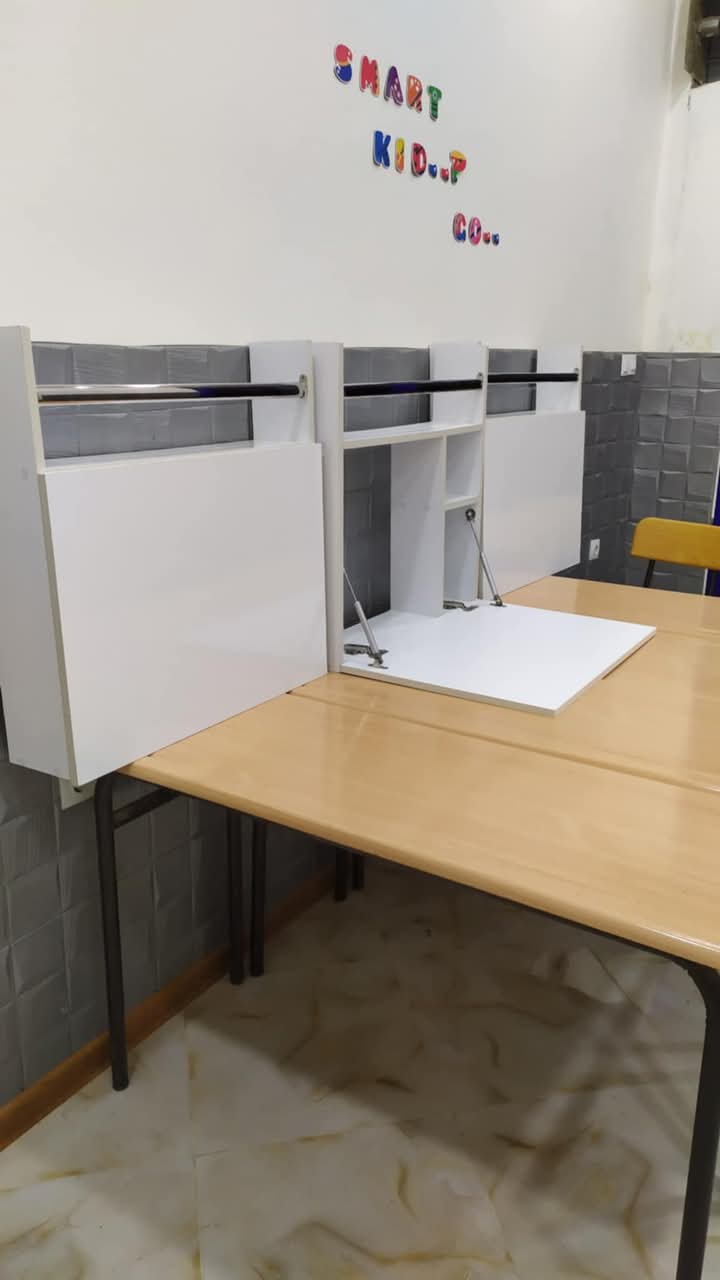 Bureau Pliable Mural – Gain de Place et Praticité    كتب جداري قابل للطي – توفير للمساحة وسهولة الاستخدام
