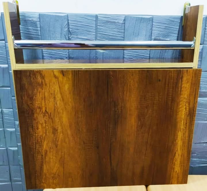 Bureau Pliable Mural – Gain de Place et Praticité    كتب جداري قابل للطي – توفير للمساحة وسهولة الاستخدام
