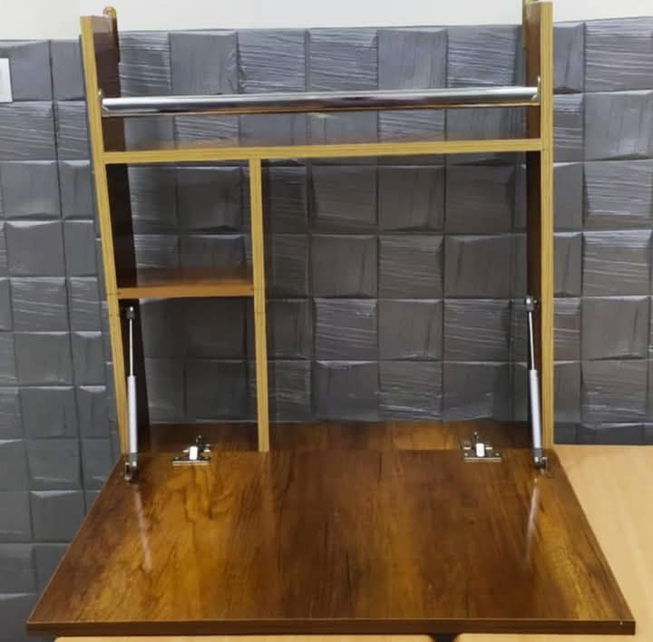 Bureau Pliable Mural – Gain de Place et Praticité    كتب جداري قابل للطي – توفير للمساحة وسهولة الاستخدام
